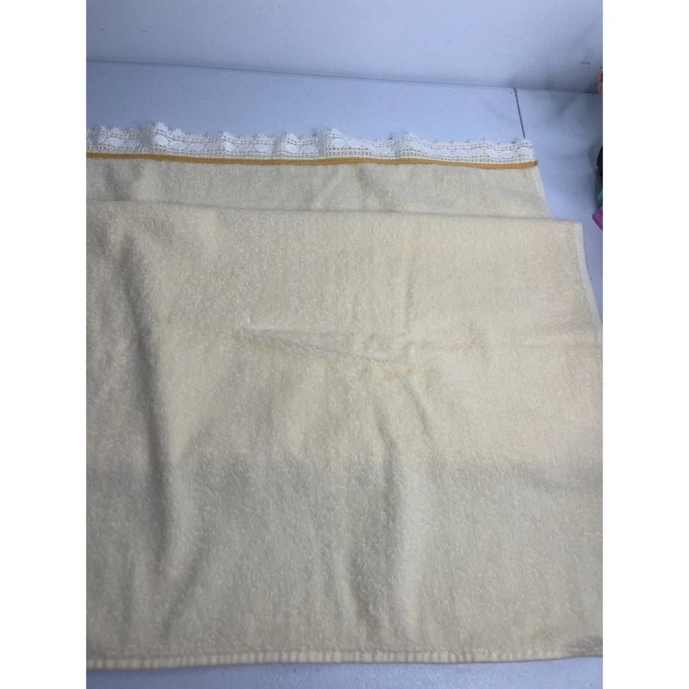 Vtg Dundee Bath Towel Set‎ Of 2 Yellow Lace Trim